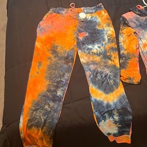 The dye matching set jog suit